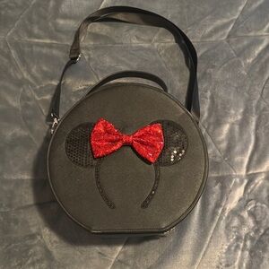 Disney Parks Ears Carrying case Black and Red Bow Women Bag. Fits 6 pairs of ear
